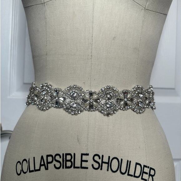 Bridal Rhinestone and Pearl Embellished Bridal Sash Belt Wedding Party - Picture 1 of 4